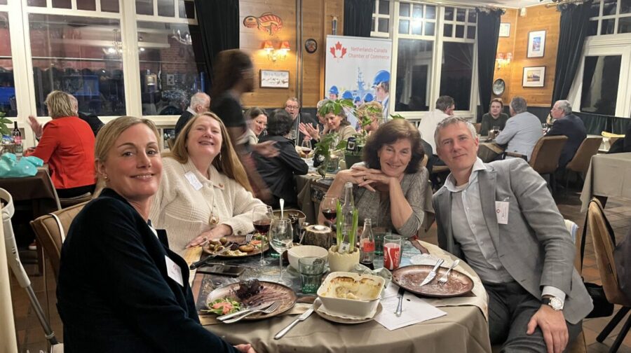 Members enjoying a Canadian dinner at restaurant Mondani